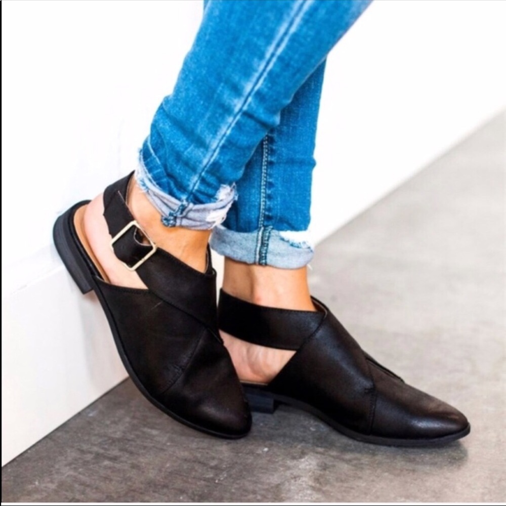 LAST 1️⃣ Vegan Leather Wrap Ankle Flat with Buckle - Picture 2 of 4